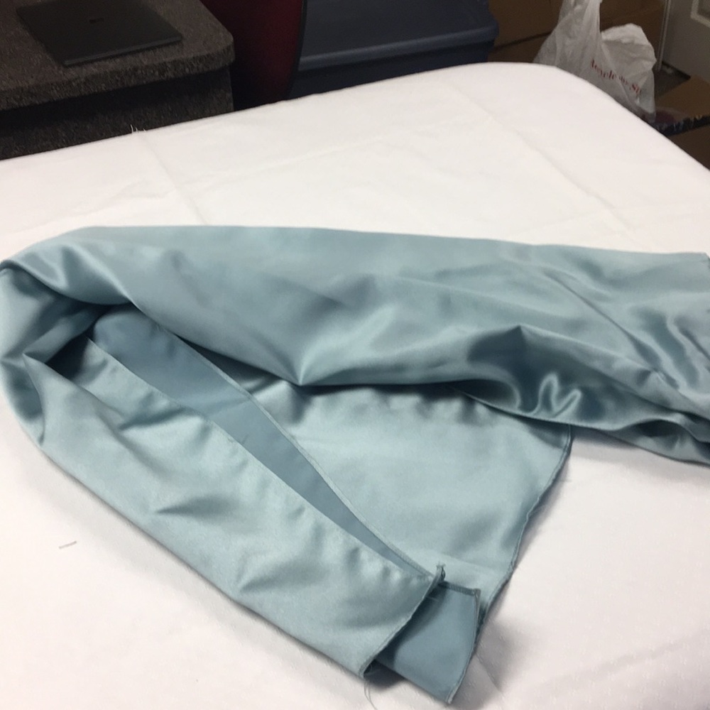 Mid knee satin dress - Picture 6 of 8